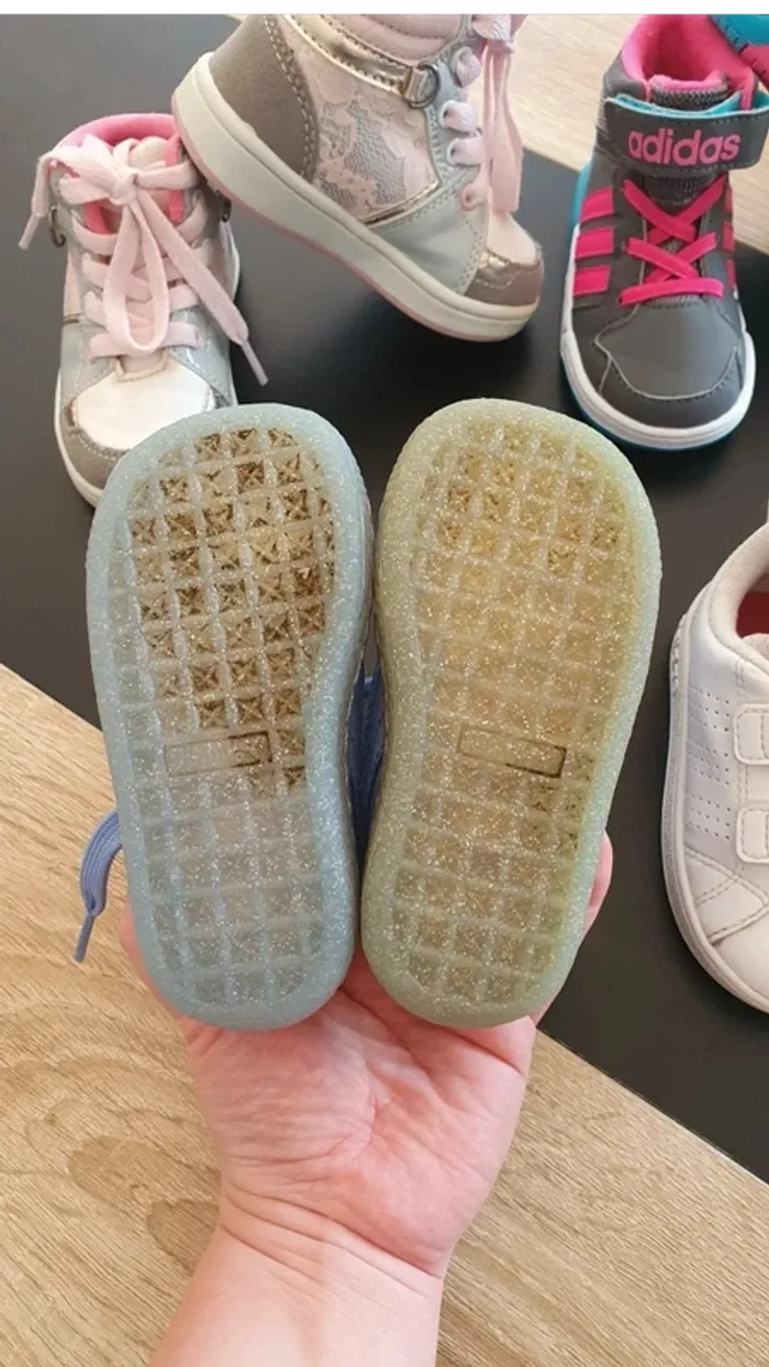 Lot de 3 paires de chaussures pointure 20 - photo numéro 3