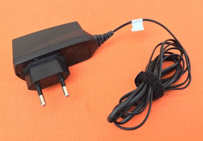 Chargeur Nokia Modèle : AC - 4E - photo numéro 2