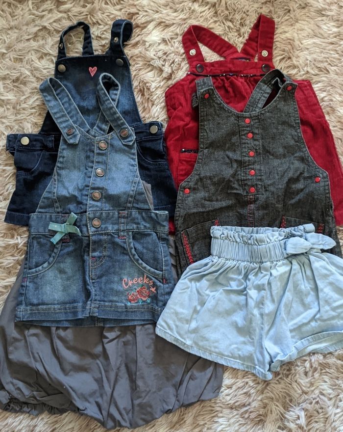 5 robes sans manches 1 short 6 mois