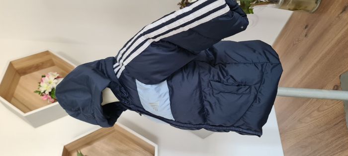 superbe doudoune adidas a cauche refllechissante taille 12 mois - photo numéro 2