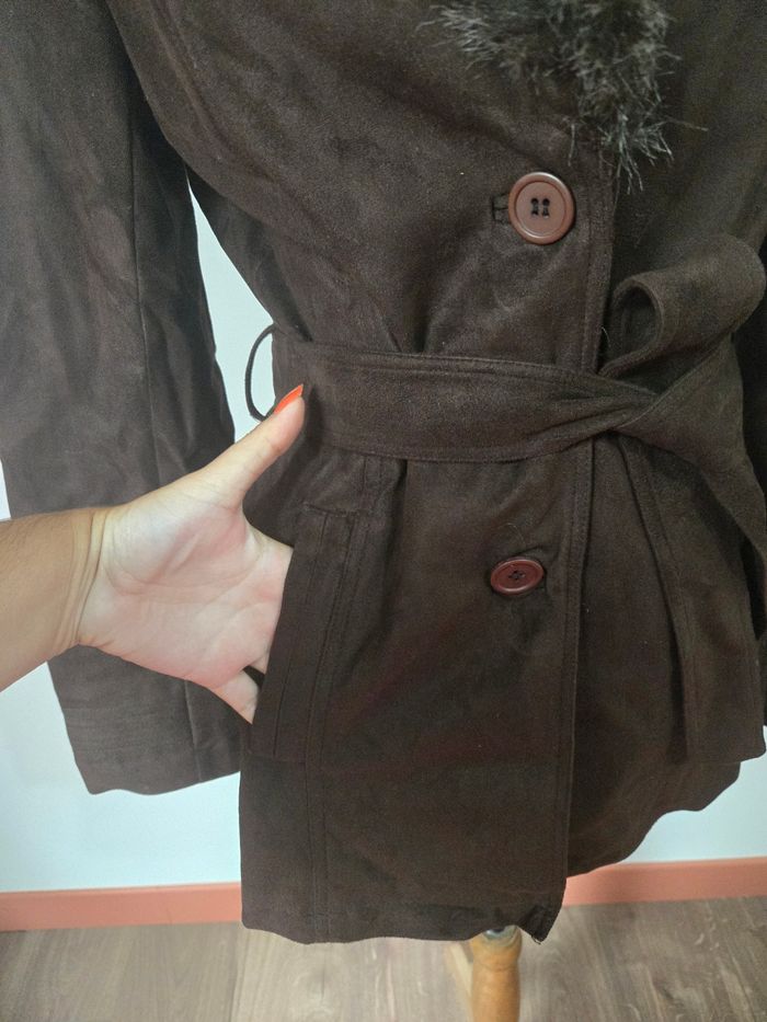 Veste vintage en daim brun avec col en fausse fourrure – Élégance rétro chic - photo numéro 4