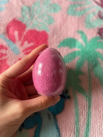 Bombe de bain œuf parfum cerise