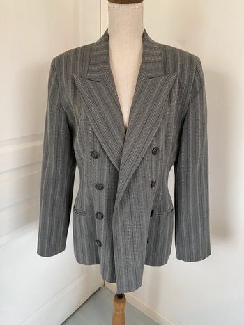 Veste blazer grise à rayures blanches