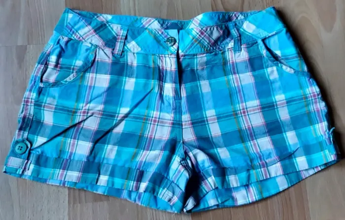 Short léger à carreaux