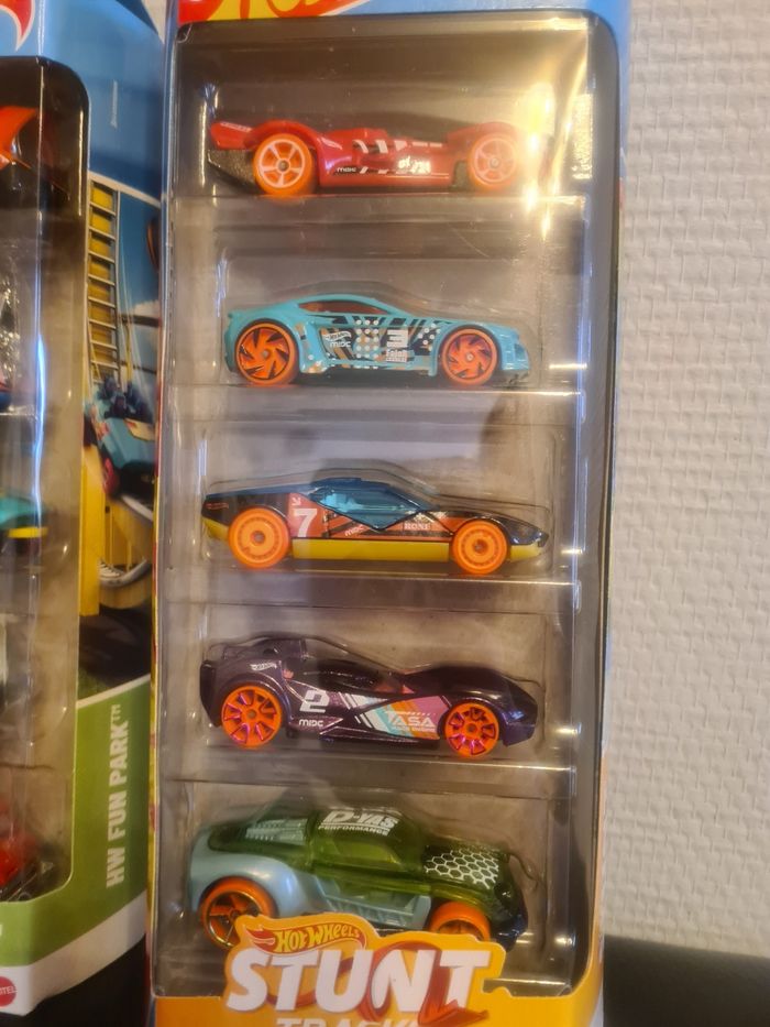 2 lots de voitures hot wheels NEUFS - photo numéro 3