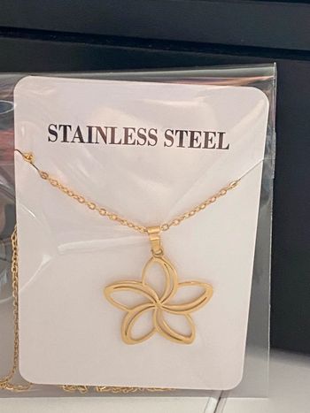 Collier dorée étoile fleur en acier inoxydable