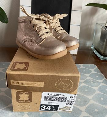 Chaussure fille taille 22