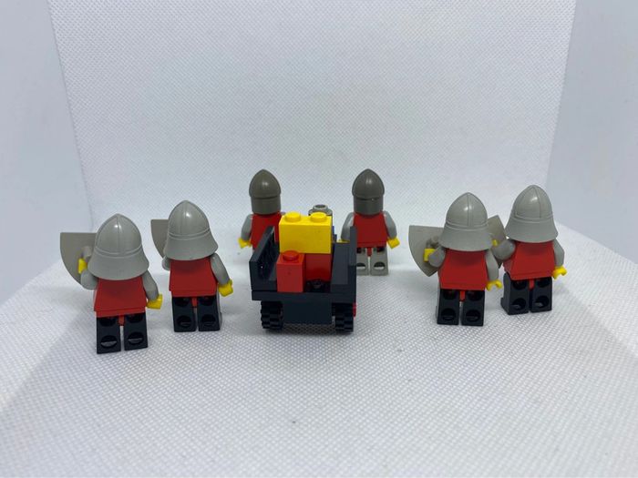 Lego castle classic set 6077-1 Knight's procession manque armes version USA - photo numéro 8