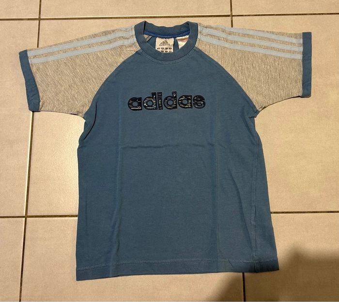 Tee shirt Adidas bleu et gris 10 ans