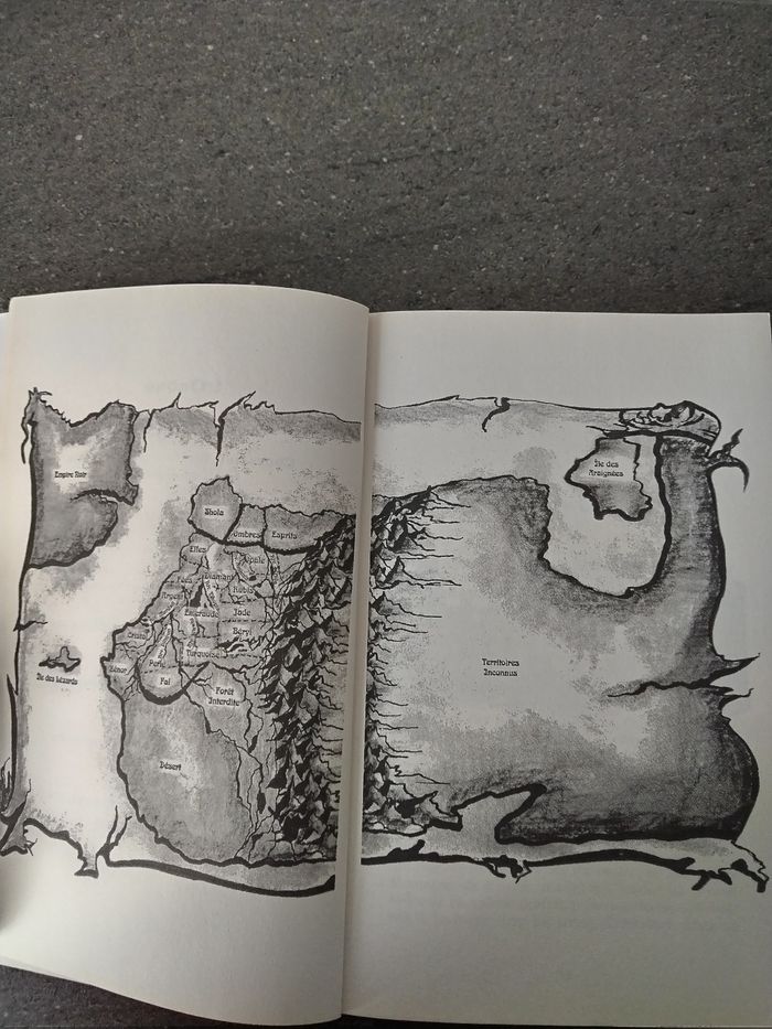 Livre "Les Chevaliers d'Émeraude" Neuf - photo numéro 4