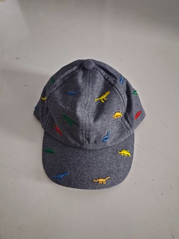Lot 3 Casquettes pour petit garçon .