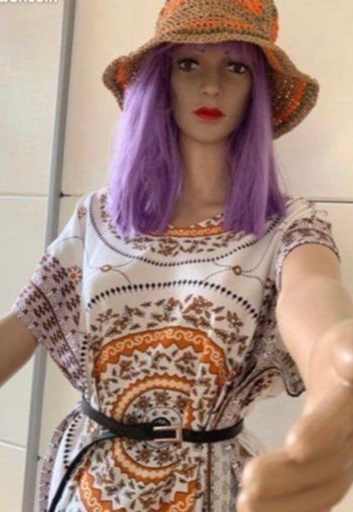 Mannequin vitrine femme réaliste visage et perruque - photo numéro 3