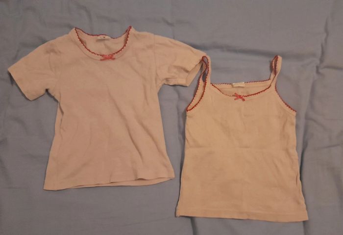 Lot de 2 tricots de peau / maillots de corps.