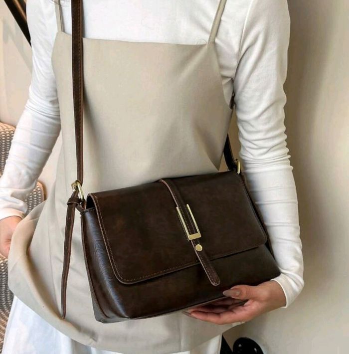 Sac bandoulière similicuir marron tendance - photo numéro 3