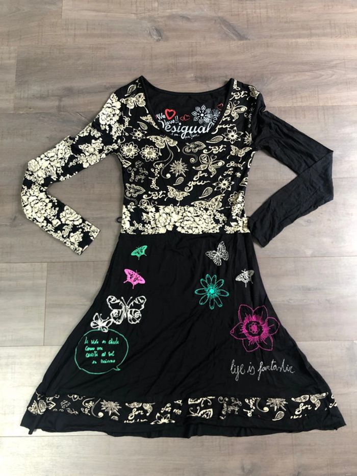 Robe desigual taille XS imprimée papillons noire manches longues