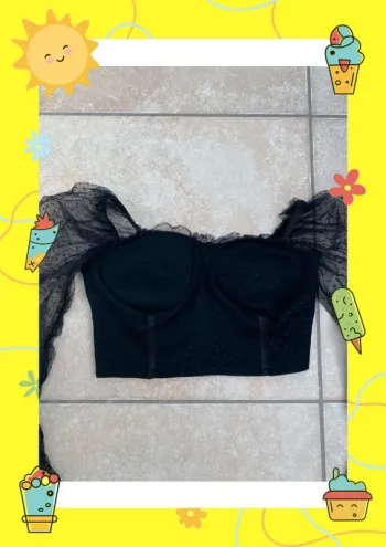 Top court à pois noir manches bouffantes