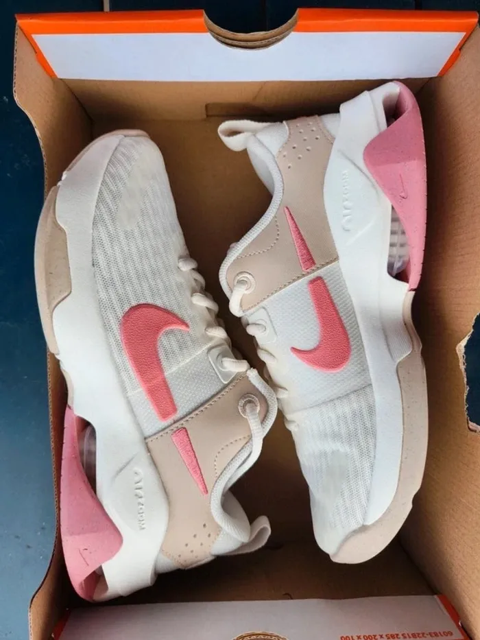 Nike zoom bella 6 rose neuves Taille 36,5
