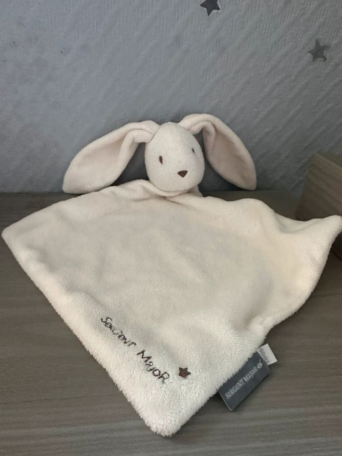 Doudou plat lapin sergent Major