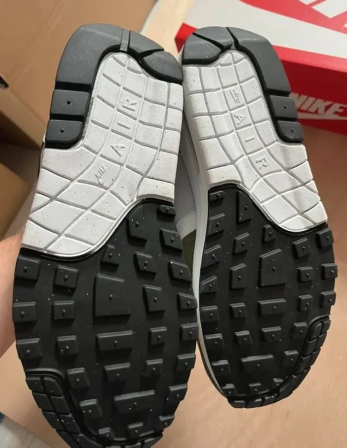 Nike Air Max 1 White Black Pure Platinium Médium Olive Taille 38,5 - photo numéro 4