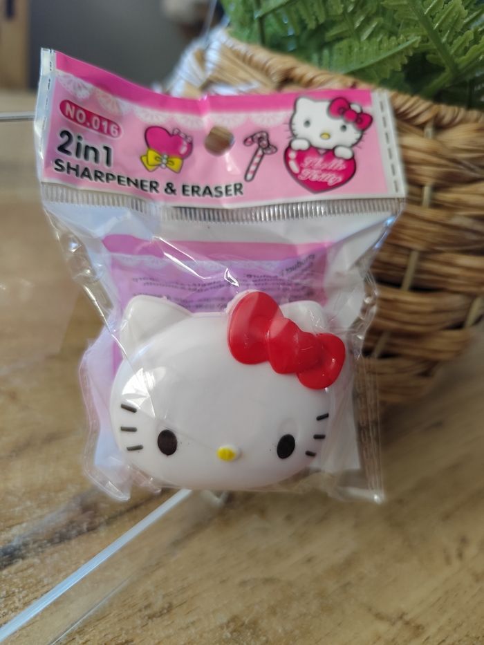 taille crayon sanrio kawaii hello kitty avec compartiment et gomme