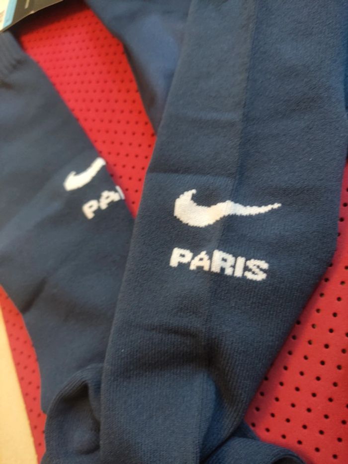 Tenue de foot PSG, Nike Authentique Officiel taille enfant 5/6 ans, Neuf - photo numéro 14