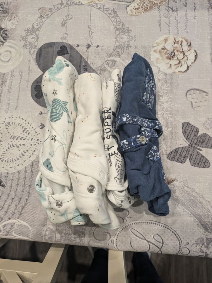 Lot vêtements naissance / 1  mois. - photo numéro 3