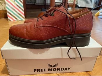 Chaussures marrons en cuir 