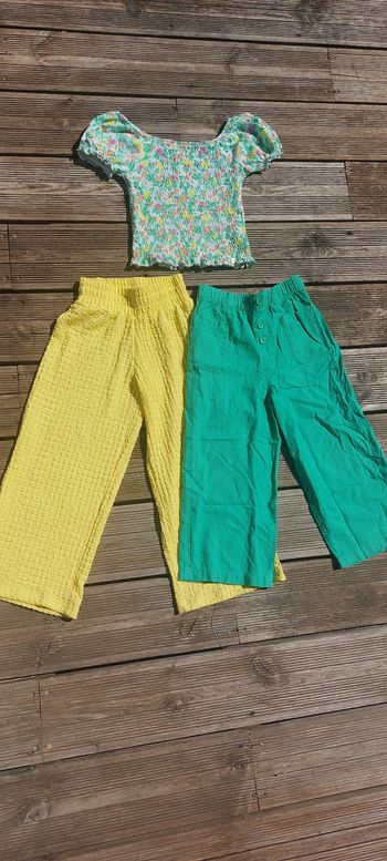 Lot ensemble été 1 haut+ 2 pantalons 6 ans