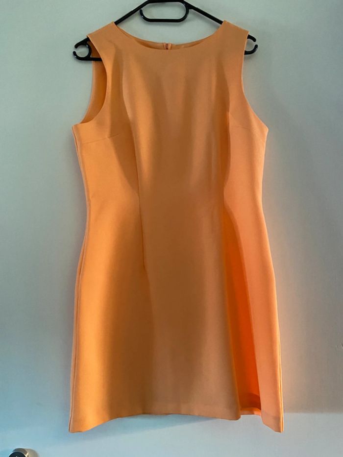 Robe couleur abricot
