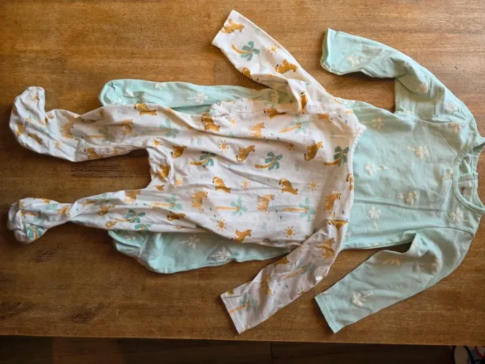 Lot de 2 pyjamas 1 pièce
