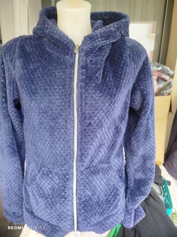 #kytieXLfemme. Gilet a capuche taille 40