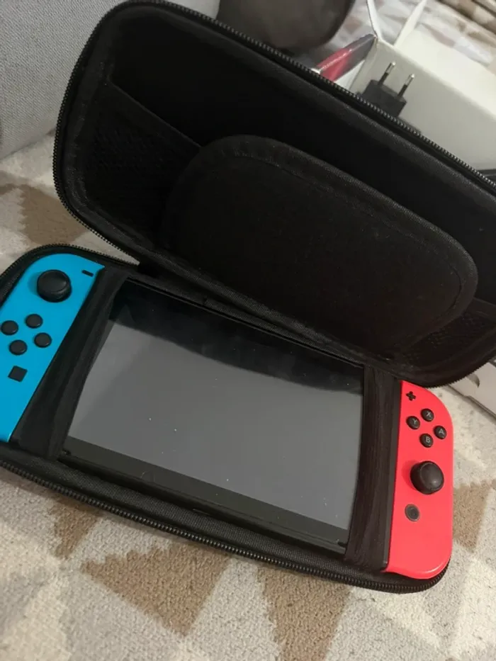 Pack Nintendo Switch V1 (Première Génération) avec de nombreux accessoires et housse de transport.