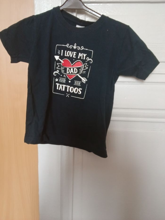 Tee-shirt logo stars bleu marine et multicolore