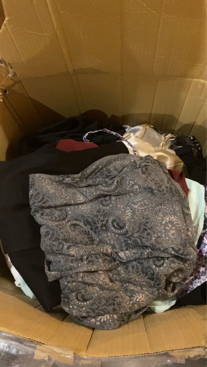 Lot revendeur ou autre pour femme m l