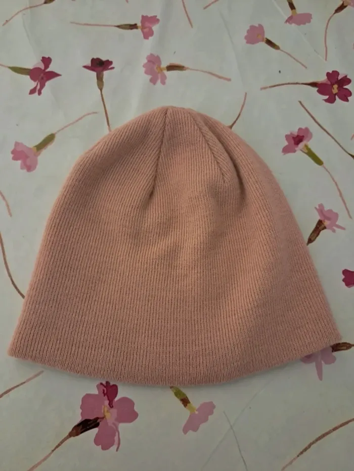 Joli bonnet rose clair Levis, simple, doux et confortable - T L/XL - photo numéro 2