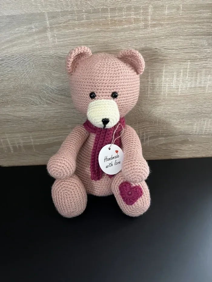 Adorable nounours, peluche au crochet – fait main avec amour