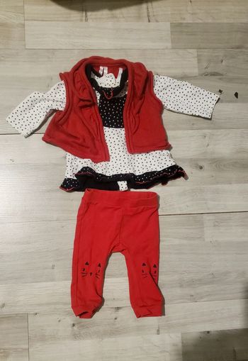 Ensemble (haut +gilet+ pantalon) 3 mois