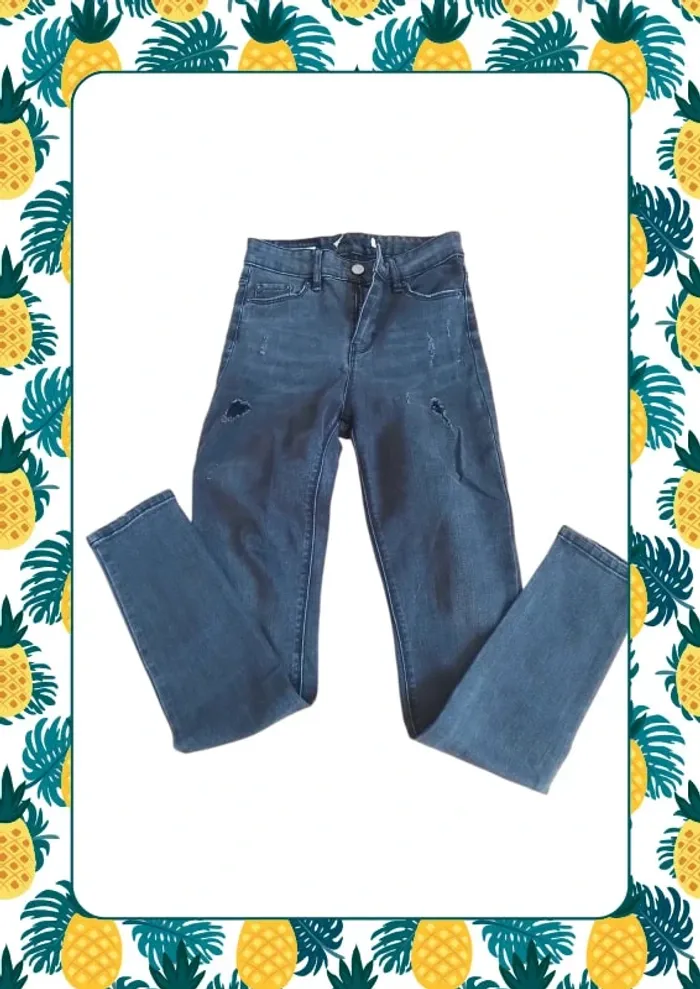 Jean gris noir troué