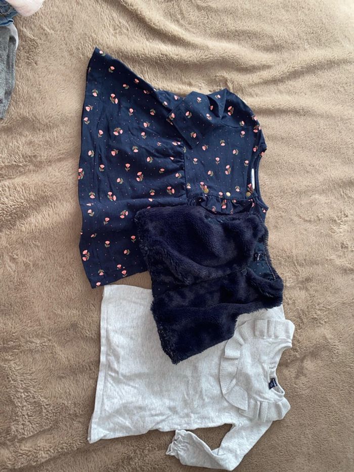 🌸lot 3 articles robes + gilet sans manche 12 mois