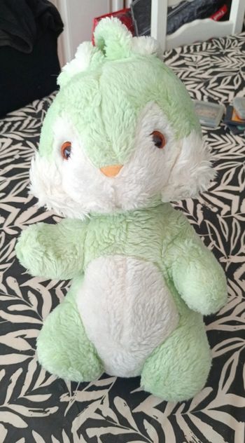 Lapin en peluche vert