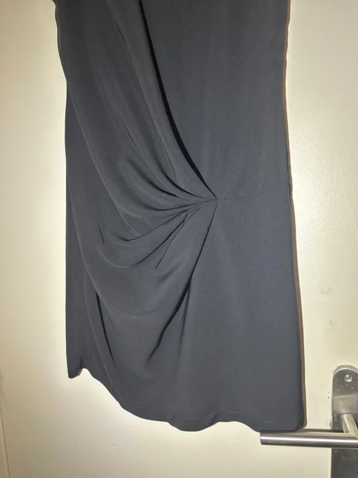 Robe noire formul - photo numéro 3