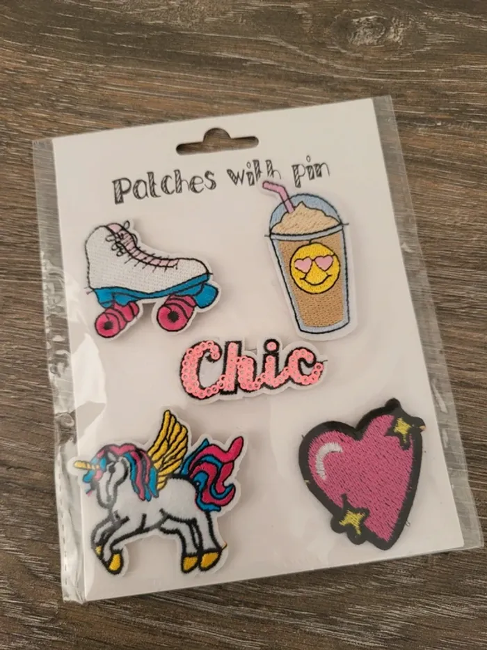 Lot de 5 broches theme chic