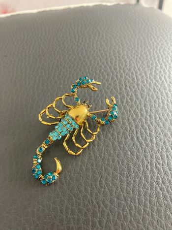 Broche scorpion
