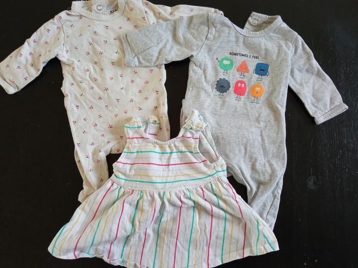 Pyjamas et robe - 1 mois