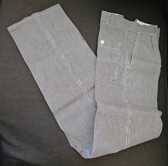 Pantalon de cuisinier.
Bragard.
Taille : 40.
Neuf, mais petite tache à l'intérieur (voir photos). - photo numéro 8