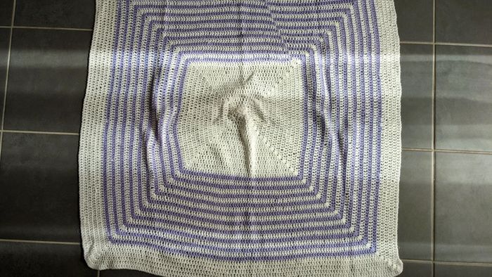 Couverture fait main tout doux blanc et violet - photo numéro 2