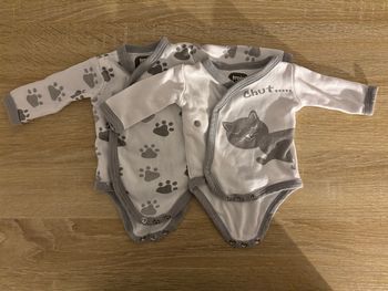 Lot de deux bodys  manches longues