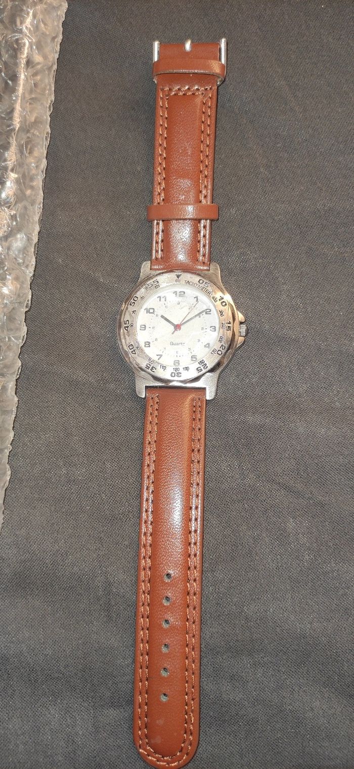 Montre quartz neuve - photo numéro 2