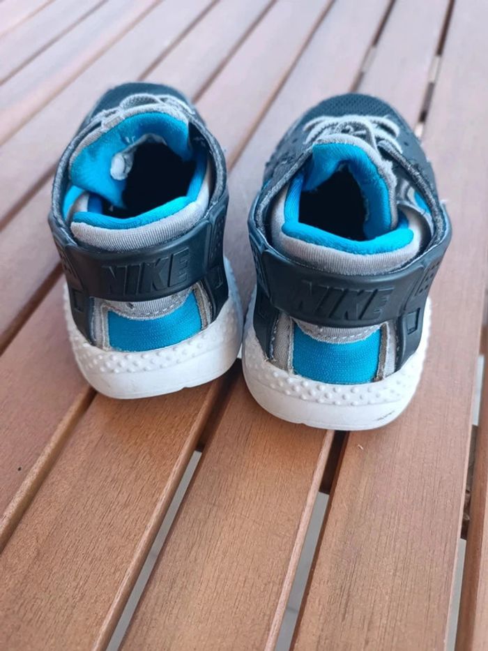 Baskets Nike Huarache pointure 25 - photo numéro 3