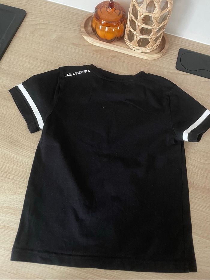 T shirt Karl Lagerfeld taille 4 ans en parfait état - photo numéro 4